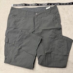 Columbia Women's Gray Capris